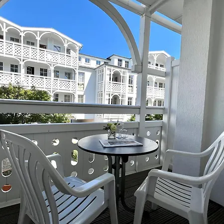 Apartment 628, Seepark *