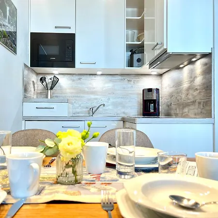 Apartment 628, Seepark *